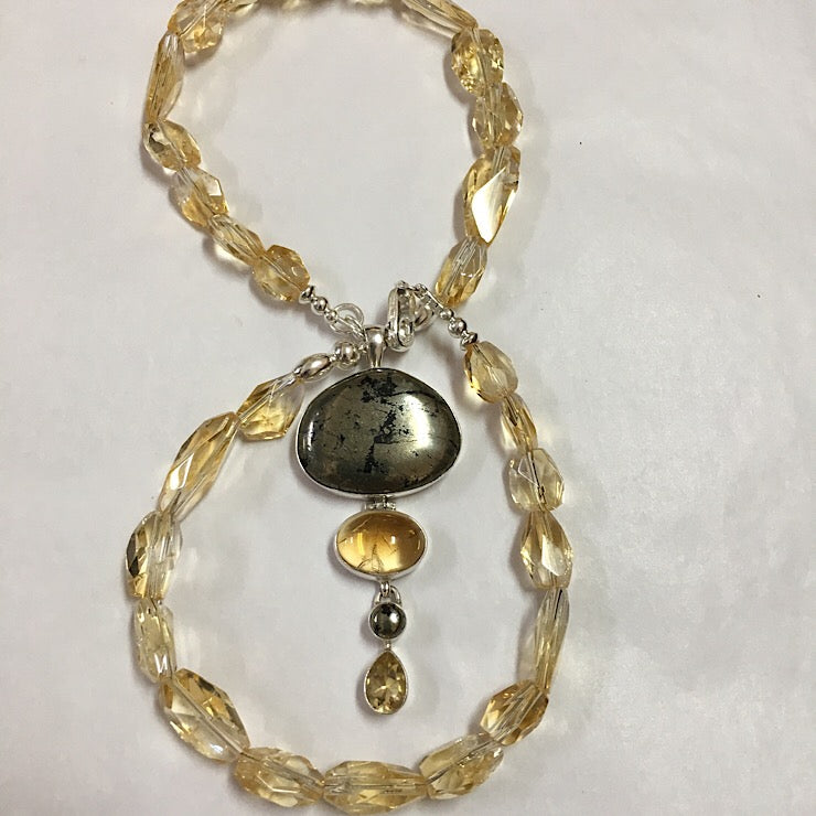 NECKLACE OF CITRINE WITH PENDANT OF PYRITE IN MAGNETITE