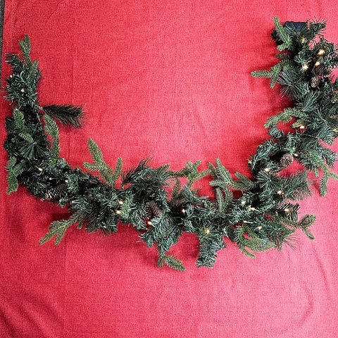 CHRISTMAS GARLAND WITH PINECONES AND LIGHTS