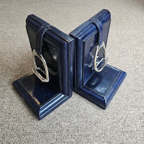 LEATHER BOOK ENDS WITH STIRRUPS [COL:NAVY]