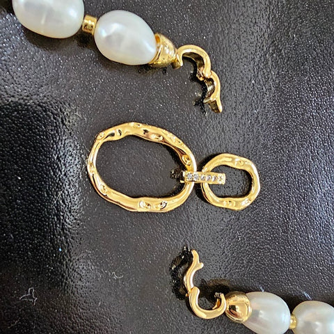 NECKLACE BAROQUE FRESHWATER PEARLS GOLD CLASP