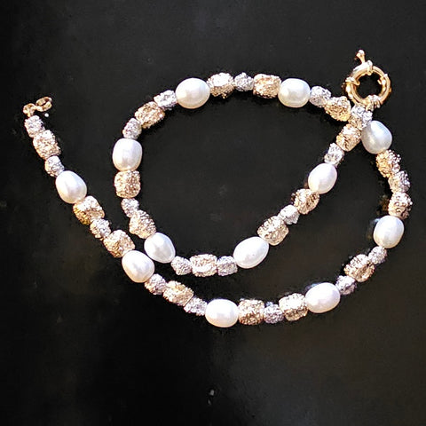 NECKLACE FRESHWATER PEARLS WITH GOLD PLATED NUGGETS