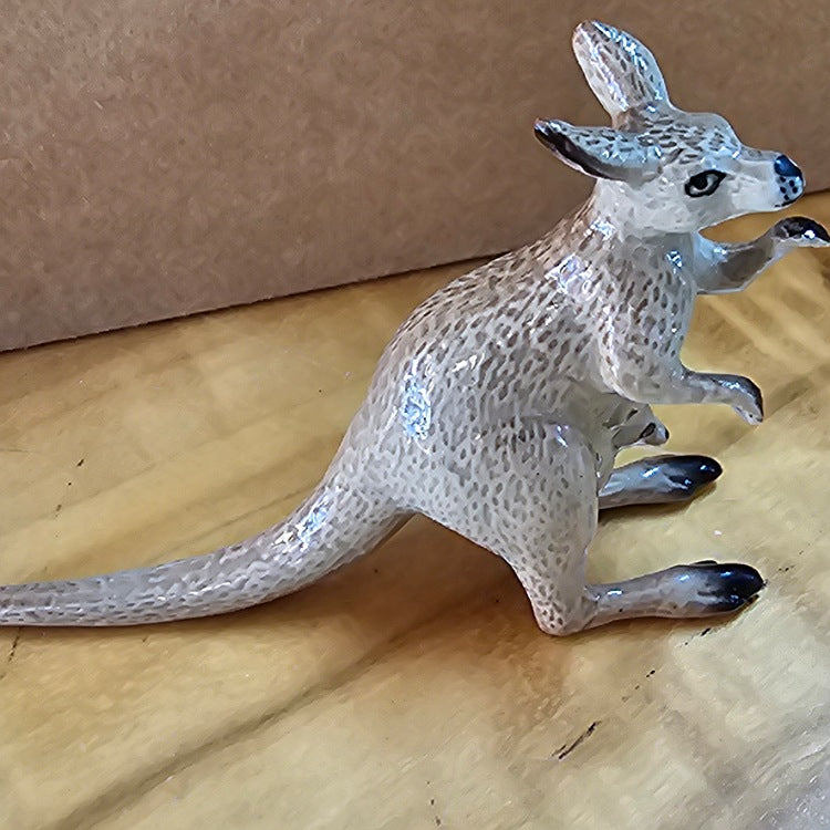 SINGLE ROO WITH JOEY IN POUCH