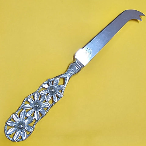 AUSTRALIAN MADE SILVER PEWTER CHEESE KNIFE [DESIGN:FLANNEL FLOWER]