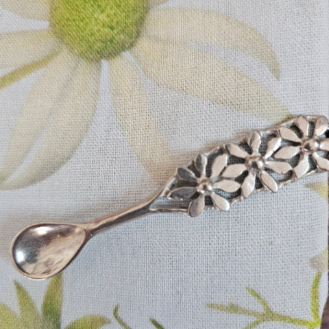AUSTRALIAN MADE SILVER PEWTER SALT SPOON [STYLE:FLANNEL FLOWER]