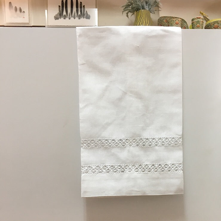 WHITE LINEN HAND TOWELS