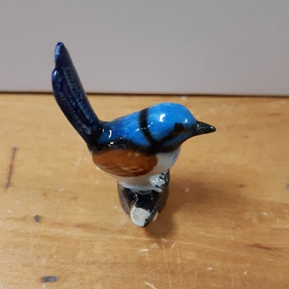 PORCELAIN FIGURINE BLUE WREN ON STUMP