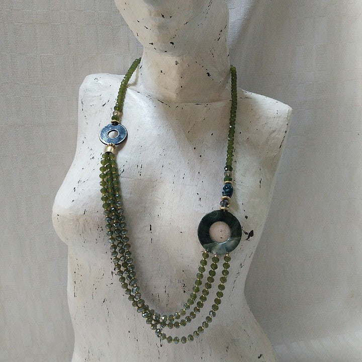 NECKLACE LONG WITH GREEN CRYSTALS