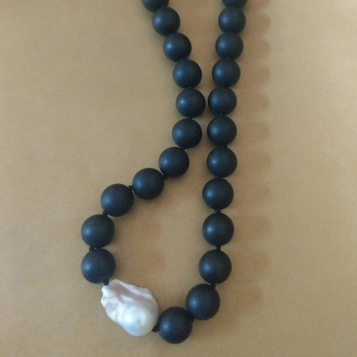 ONYX NECKLACE WITH KESHI PEARL