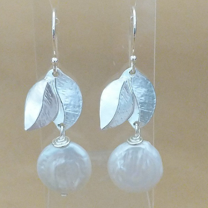 MOKO EARRINGS SILVER LEAVES WITH COIN PEARL