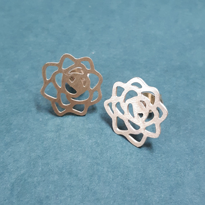 EARRINGS GOLD FLOWER STUDS