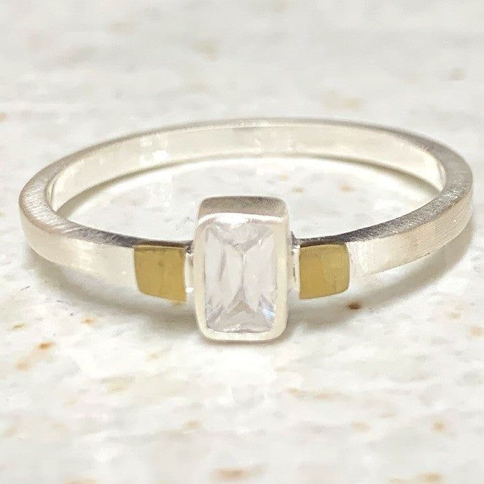 RING SILVER BAND BAGUETTE ZIRCON BRASS SQUARE FEATURE SIZE 7.5