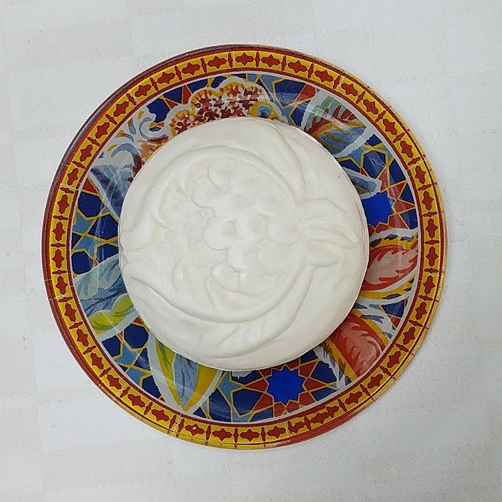 GARDEN SCENTED SOAP ON PAINTED GLASS DISH