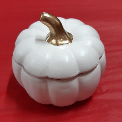 BOXED CANDLE IN WHITE CERAMIC PUMPKIN