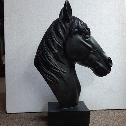 HORSE HEAD SCULPTURE ON STAND